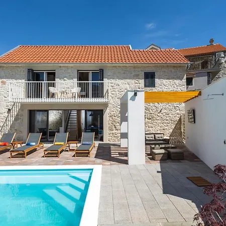וילה Sulic - Heated Pool And Mountain View Zagvozd