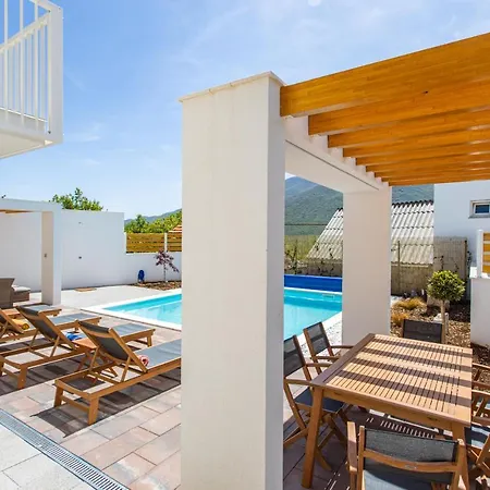 Βίλα Sulic - Heated Pool And Mountain View *