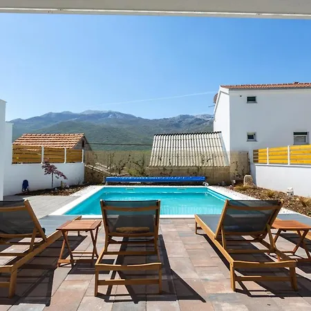 Sulic - Heated Pool And Mountain View Zagvozd