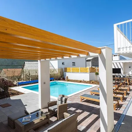 Sulic - Heated Pool And Mountain View Zagvozd